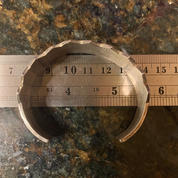 Richard Begay sterling silver unisex 🐻 cuff - Picture 3 of 8